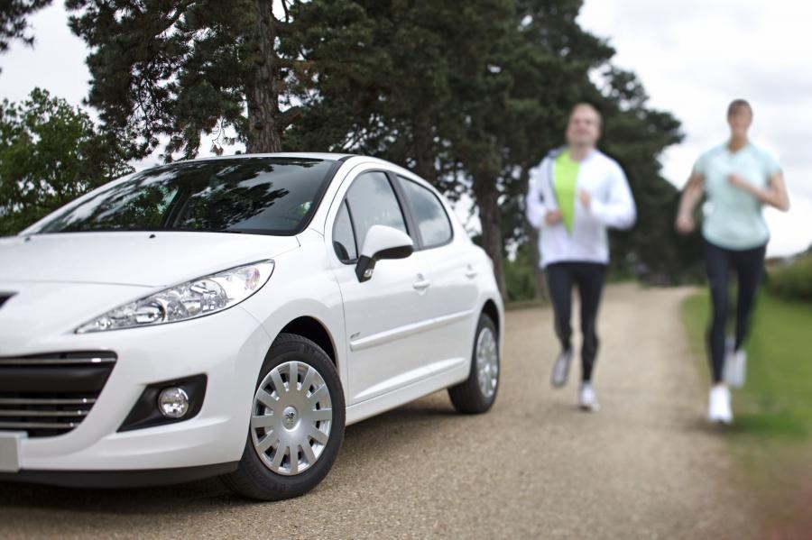  Peugeot 207 5-Door 2010 года  (фото 12 из 32)